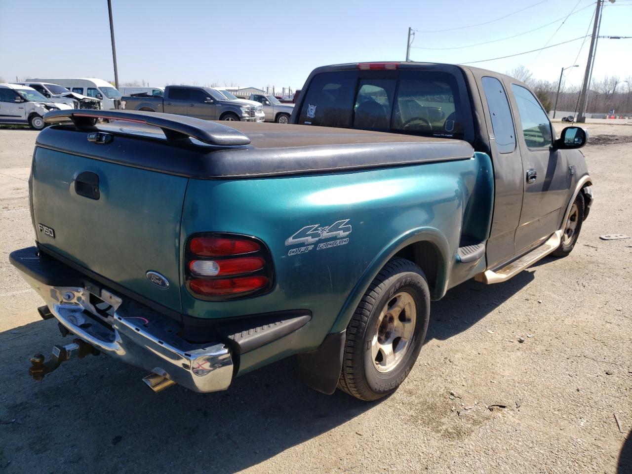 Photo 4 from auction – 2000 FORD F150 with VIN 2FTRX07W1YCA10781