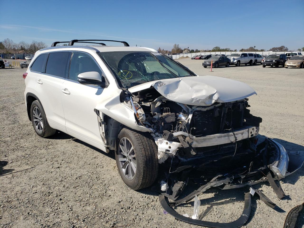 TOYOTA HIGHLANDER 2017 z numerem VIN 5TDJZRFH9HS512098 - Zdjęcie z aukcji