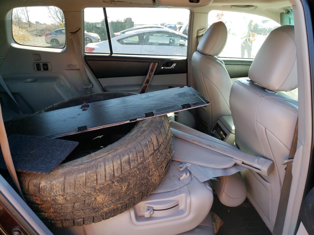 Photo 6 from auction – 2011 TOYOTA HIGHLANDER with VIN 5TDDK3EH9BS070933