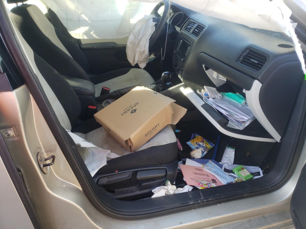 Photo 5 from auction – 2015 VOLKSWAGEN JETTA BASE with VIN 3VW2K7AJ0FM209535
