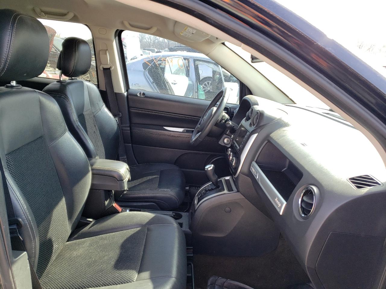 Photo 5 from auction – 2015 JEEP COMPASS LA with VIN 1C4NJDEB8FD152162