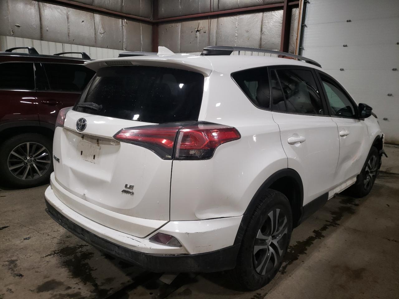Photo 4 from auction – 2016 TOYOTA RAV4 LE with VIN 2T3BFREV6GW465470
