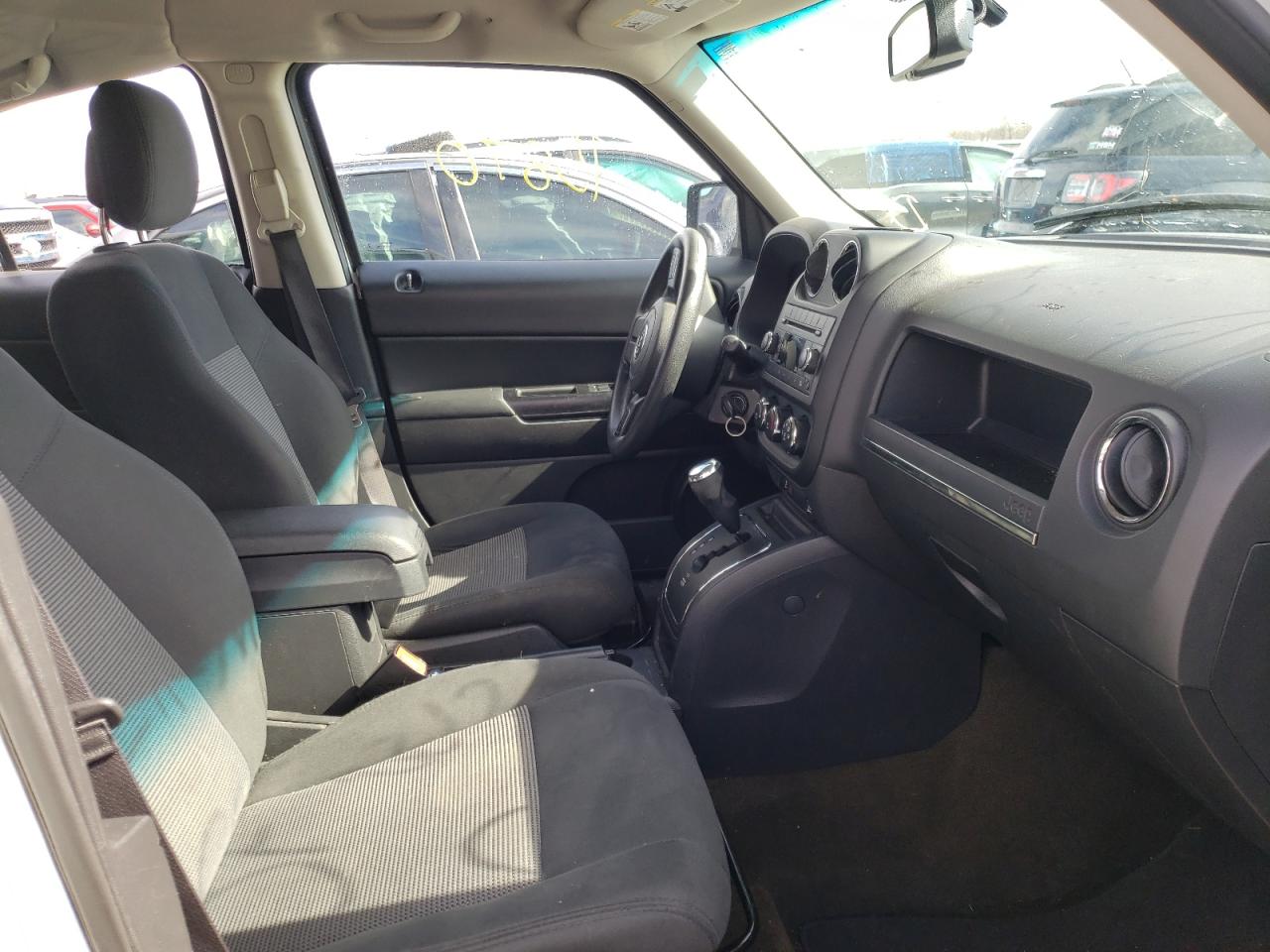 Photo 5 from auction – 2016 JEEP PATRIOT SP with VIN 1C4NJRBB2GD586371