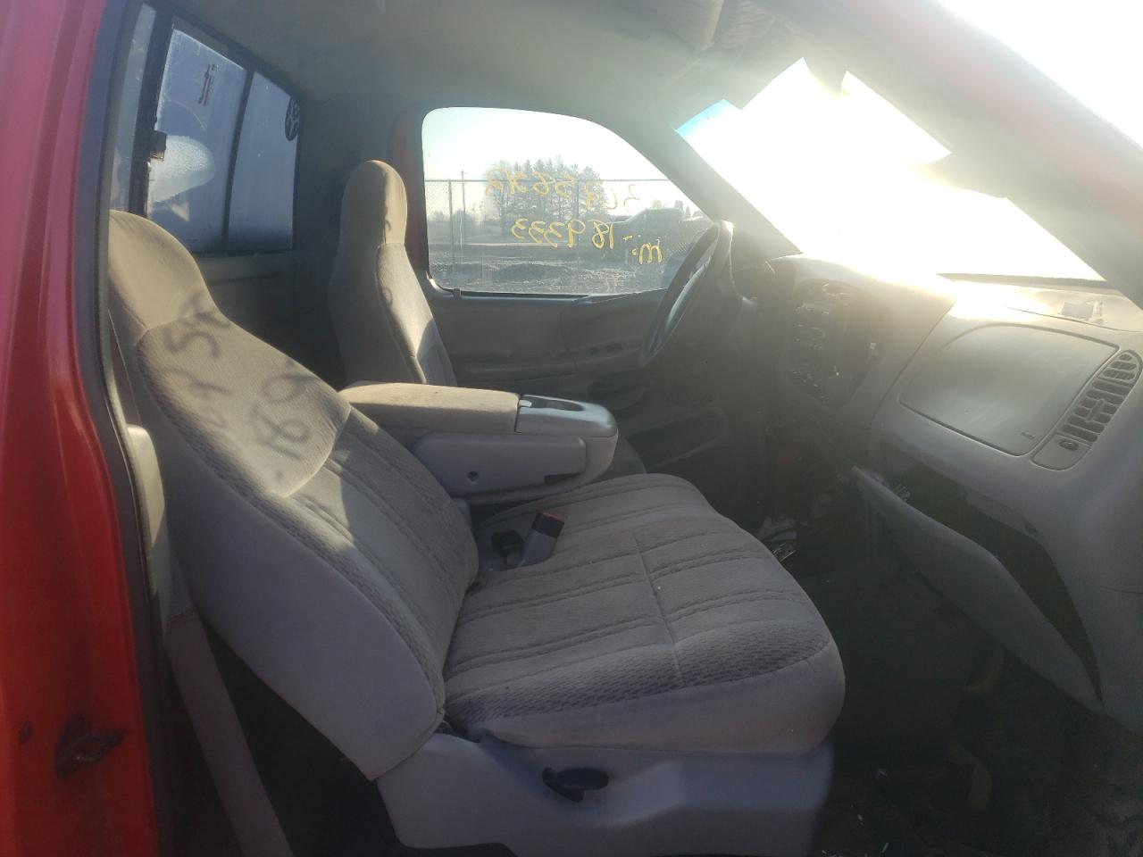 Photo 5 from auction – 1998 FORD F150 with VIN 1FTRF18L0WKA80682