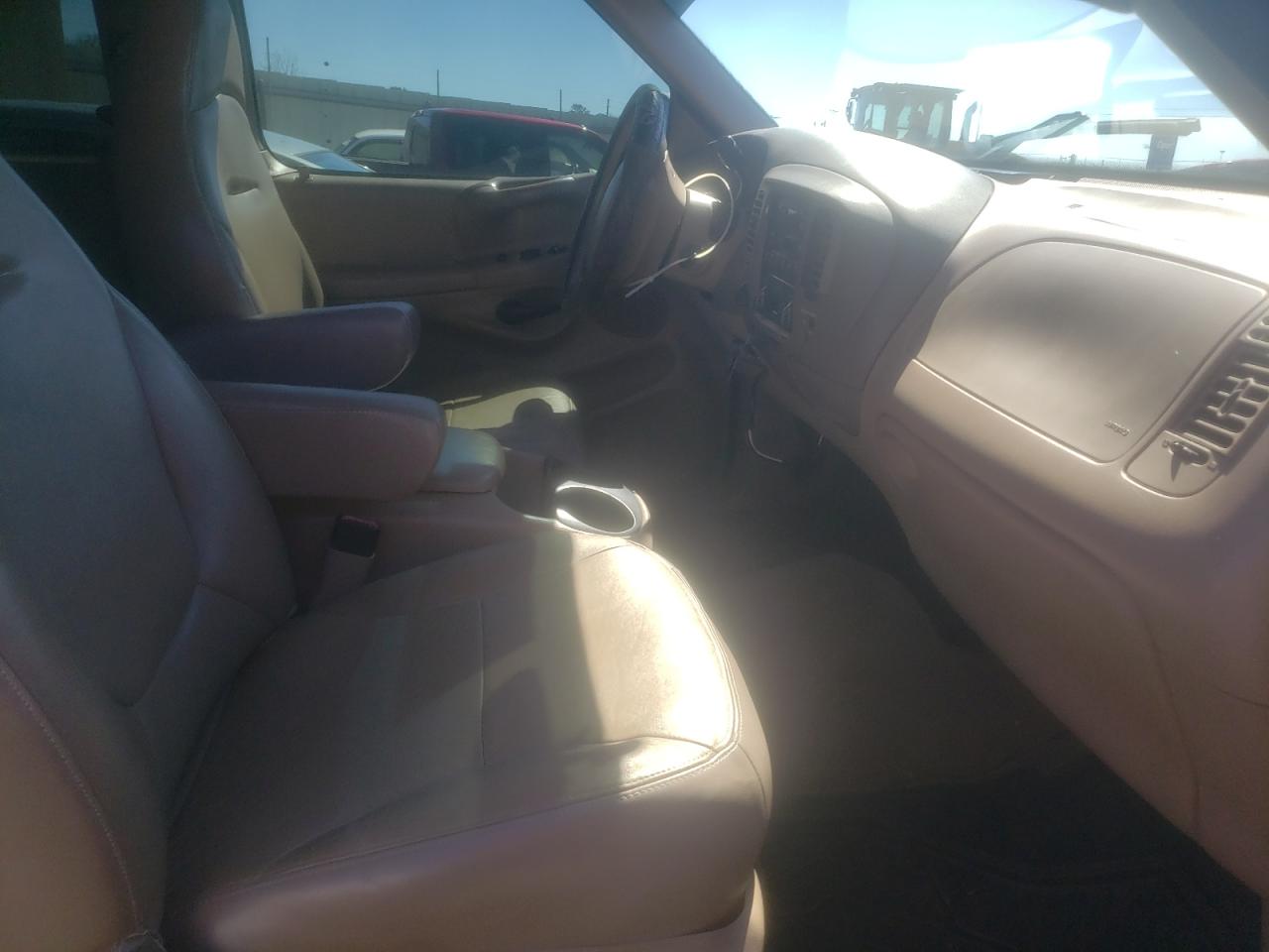 Photo 5 from auction – 1998 FORD F150 with VIN 1FTRX08L1WKB26009