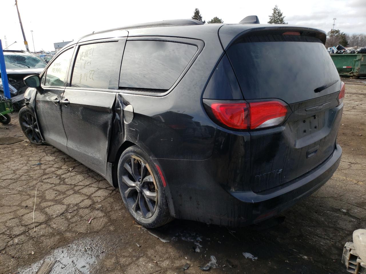Photo 3 from auction – 2018 CHRYSLER PACIFICA T with VIN 2C4RC1EG6JR261621