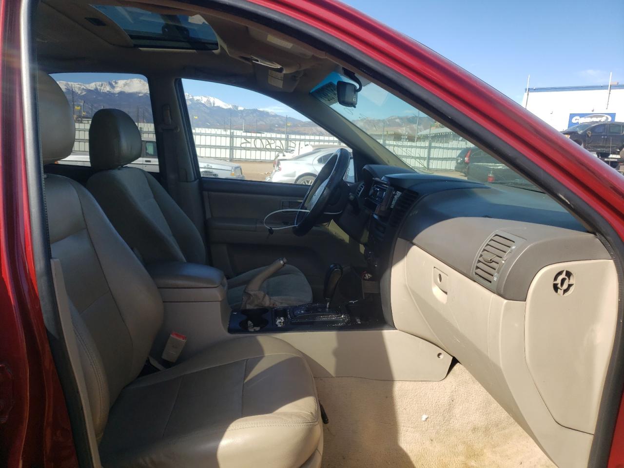 Photo 5 from auction – 2005 KIA SORENTO EX with VIN KNDJD733055484057
