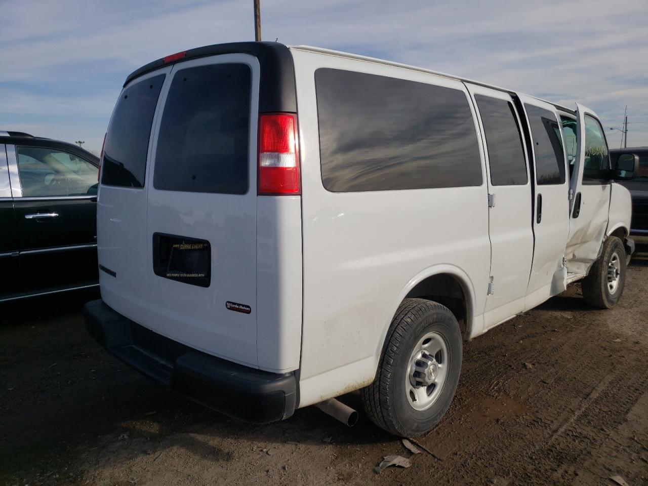 Photo 4 from auction – 2017 CHEVROLET EXPRESS G2 with VIN 1GAWGEFG1H1350579