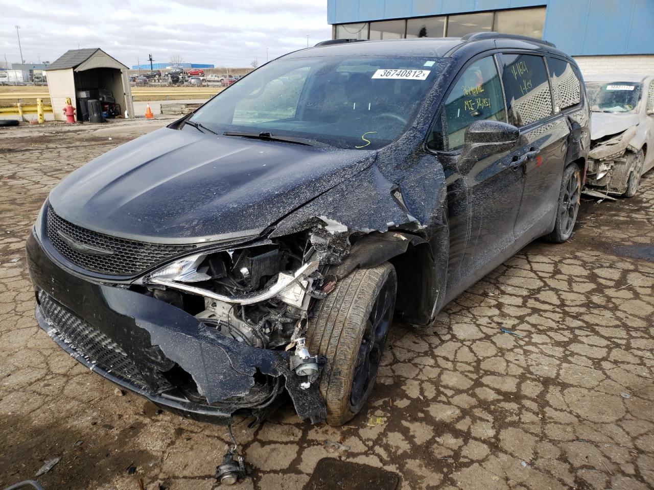 Photo 2 from auction – 2018 CHRYSLER PACIFICA T with VIN 2C4RC1EG6JR261621