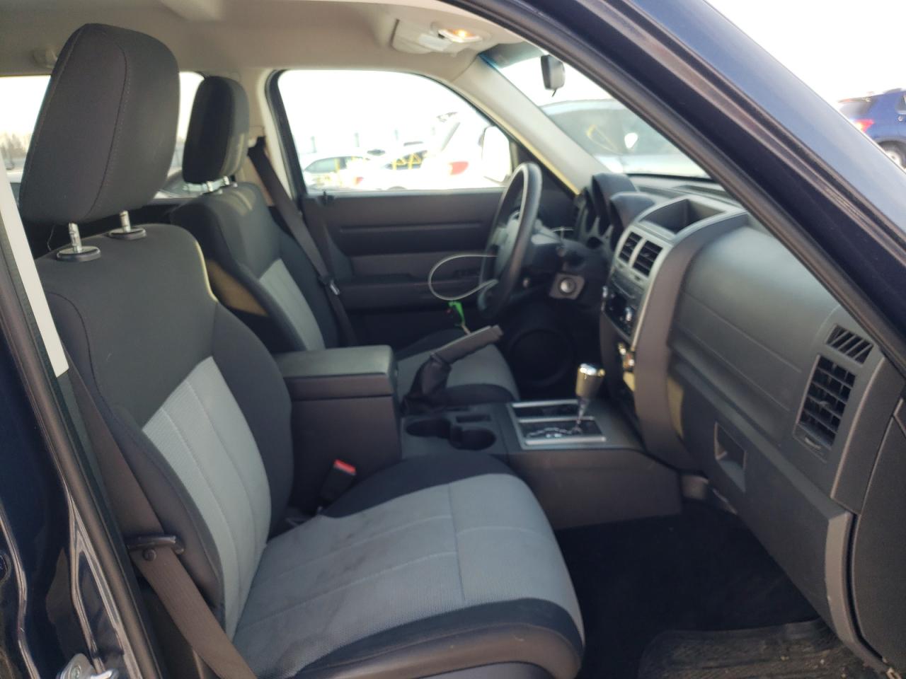 Photo 5 from auction – 2008 DODGE NITRO SXT with VIN 1D8GU28K68W157644