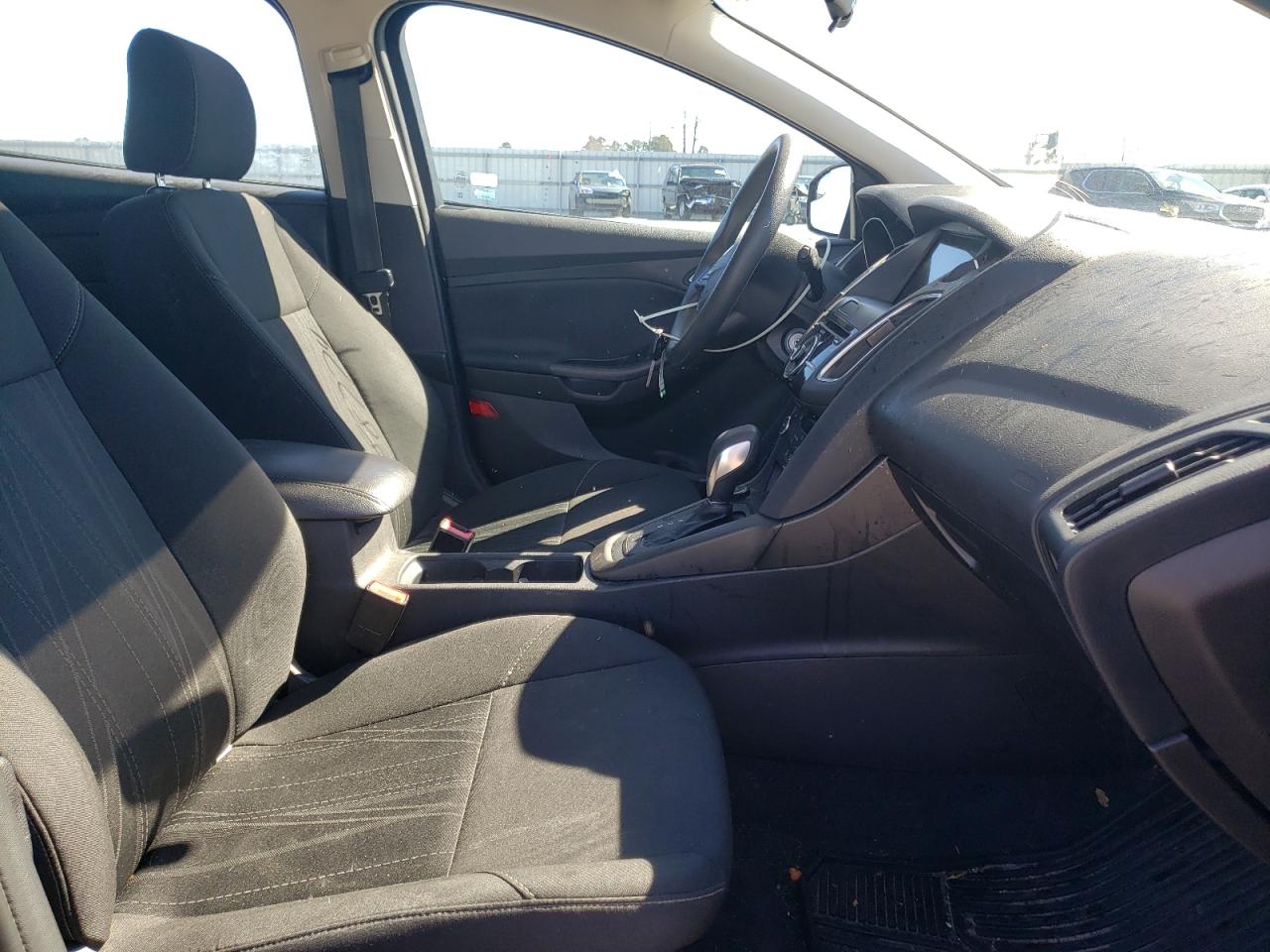 Photo 5 from auction – 2017 FORD FOCUS SEL with VIN 1FADP3M27HL227759