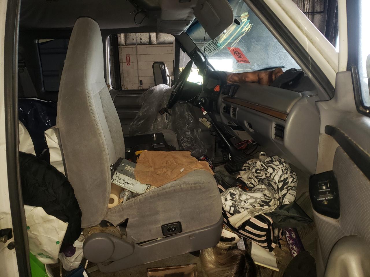 Photo 5 from auction – 1994 FORD F250 with VIN 1FTHX26F2RKC06881