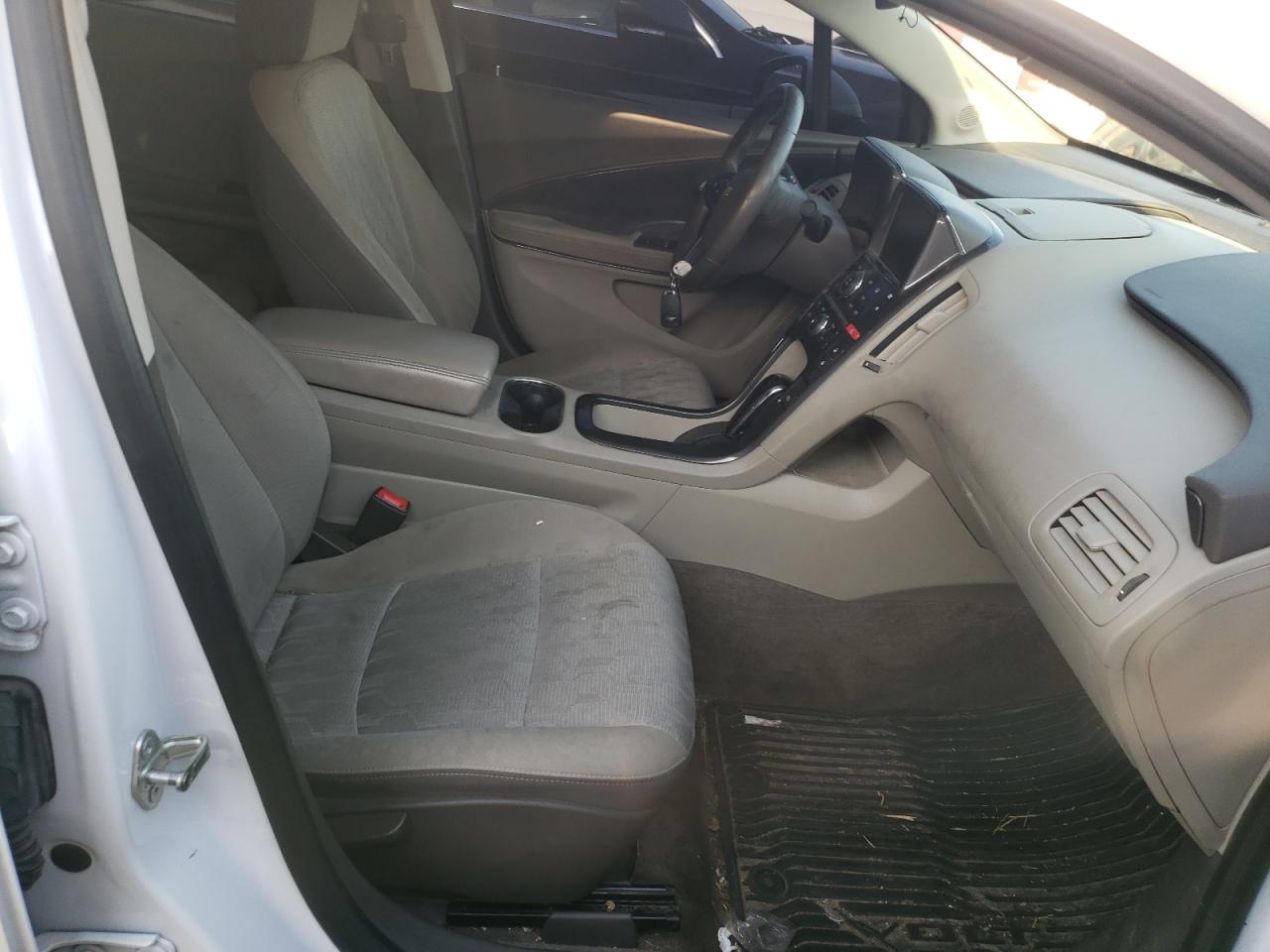 Photo 5 from auction – 2014 CHEVROLET VOLT with VIN 1G1RA6E48EU147050