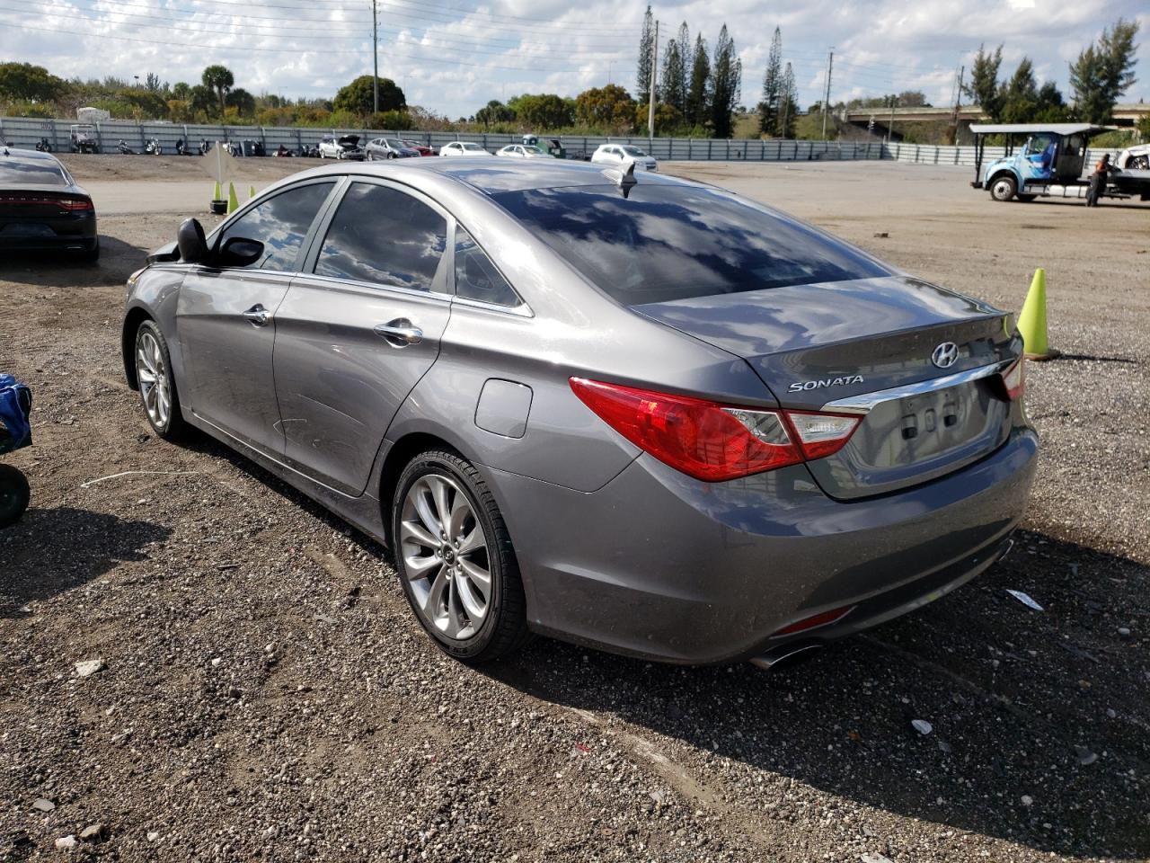 Photo 3 from auction – 2011 HYUNDAI SONATA SE with VIN 5NPEC4AC2BH154521