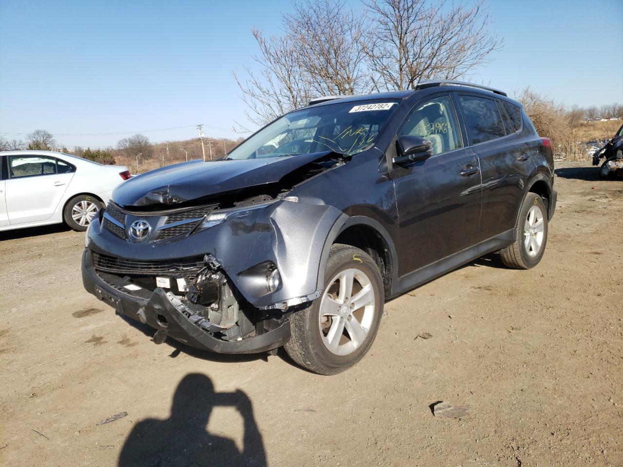 Photo 2 from auction – 2013 TOYOTA RAV4 XLE with VIN JTMRFREVXD5020425