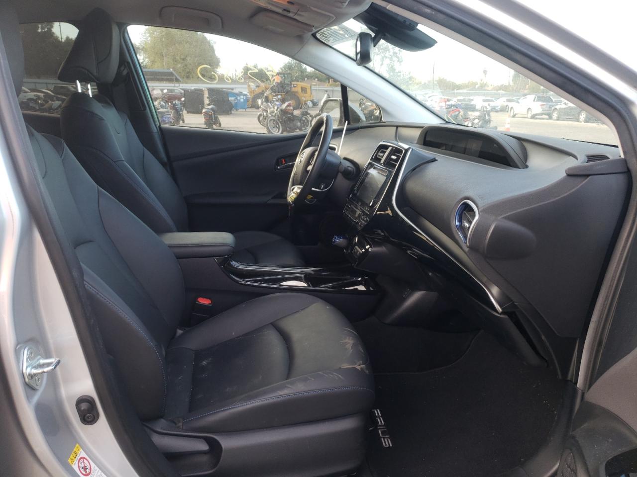 Photo 5 from auction – 2016 TOYOTA PRIUS with VIN JTDKARFU2G3006606