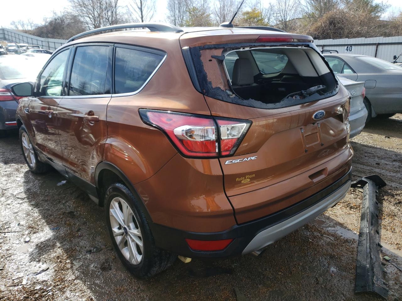 Photo 3 from auction – 2017 FORD ESCAPE SE with VIN 1FMCU0G91HUD96588