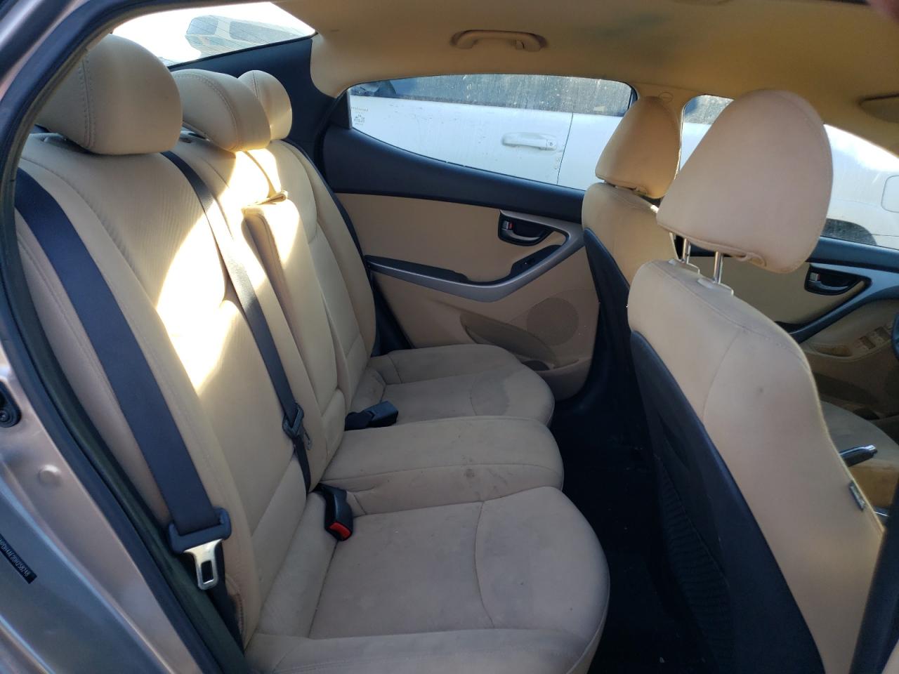 Photo 6 from auction – 2013 HYUNDAI ELANTRA GL with VIN 5NPDH4AE2DH258248