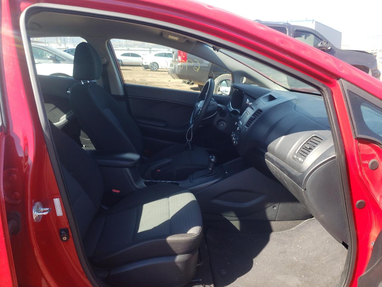 Photo 5 from auction – 2016 KIA FORTE LX with VIN KNAFX4A6XG5602253