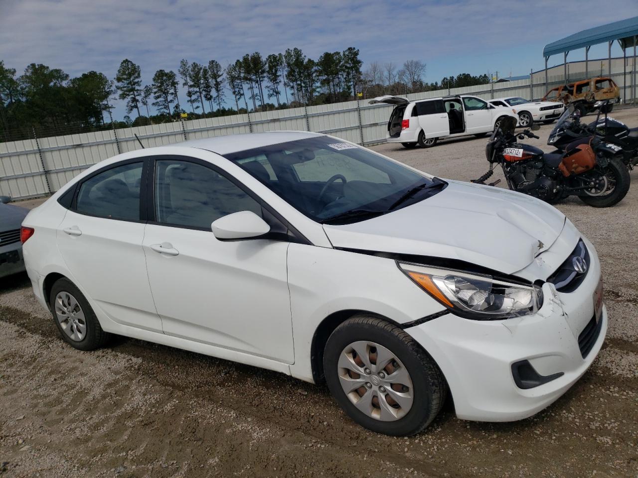 HYUNDAI ACCENT GLS 2015 with VIN KMHCT4AE8FU806154 - Photo from auction