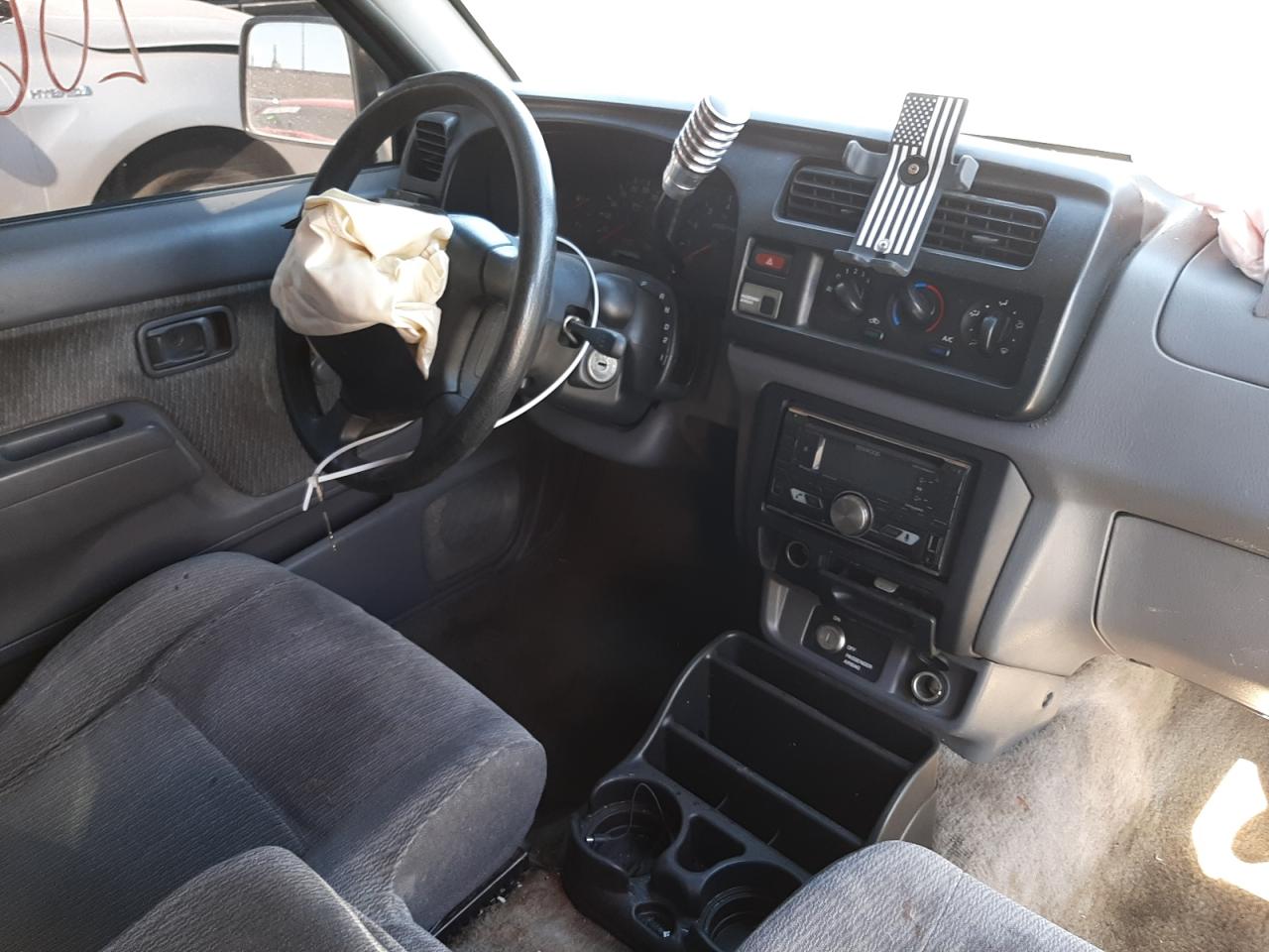 Photo 9 from auction – 2000 NISSAN FRONTIER K with VIN 1N6DD26SXYC437005