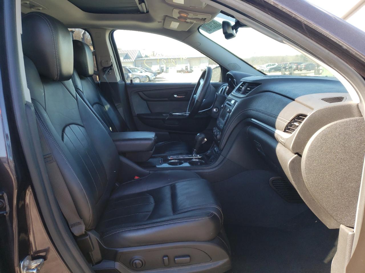 Photo 5 from auction – 2015 CHEVROLET TRAVERSE L with VIN 1GNKVJKD9FJ304289