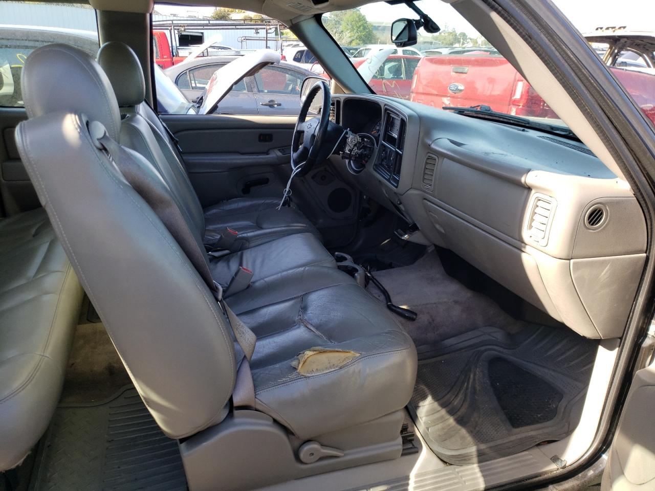 Photo 5 from auction – 2005 CHEVROLET SILVERADO with VIN 2GCEC19V151262669