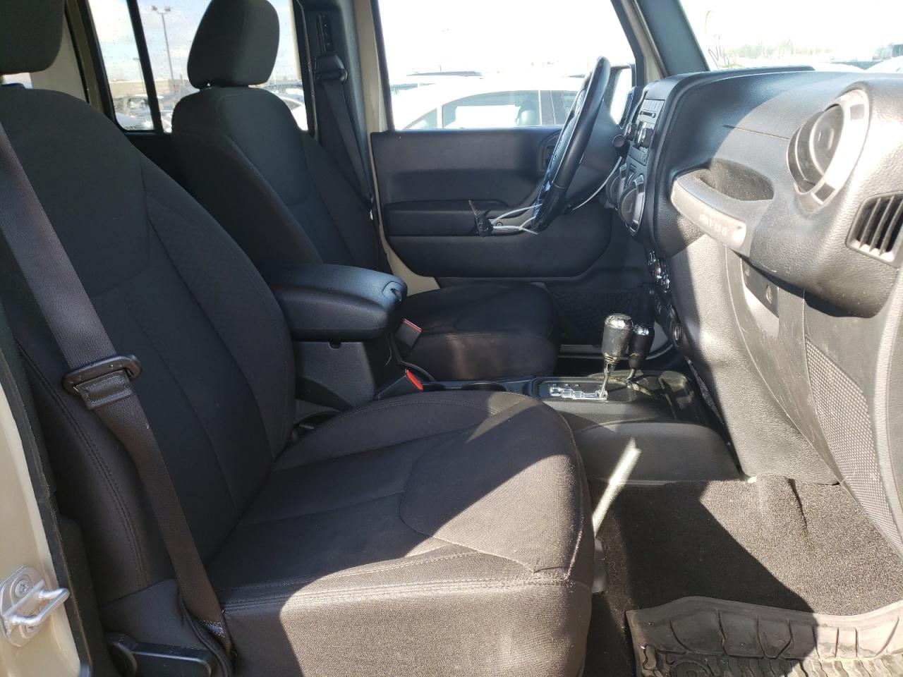 Photo 5 from auction – 2017 JEEP WRANGLER U with VIN 1C4BJWDG4HL671276