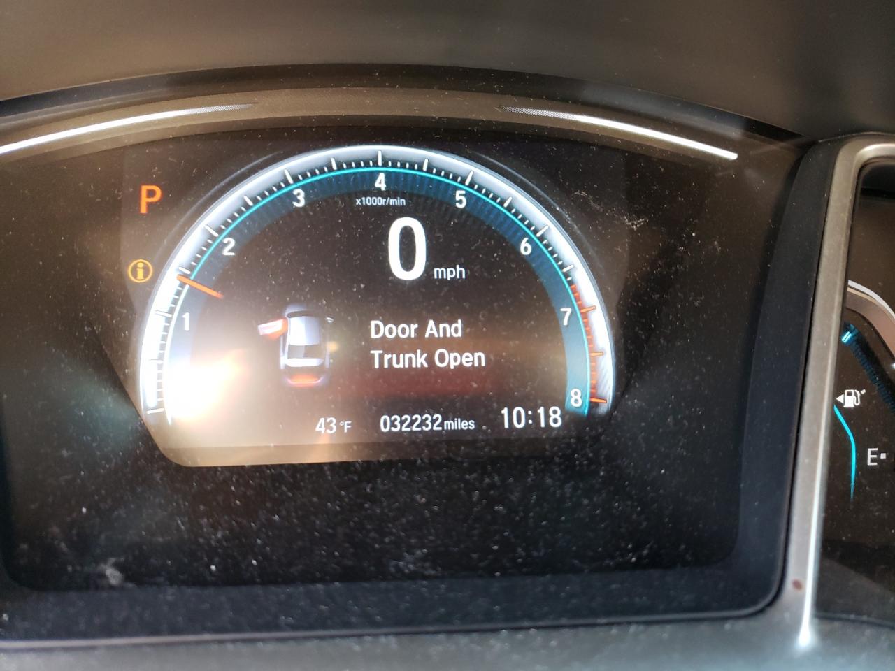 Photo 8 from auction – 2018 HONDA CIVIC EX with VIN 19XFC2F72JE041269