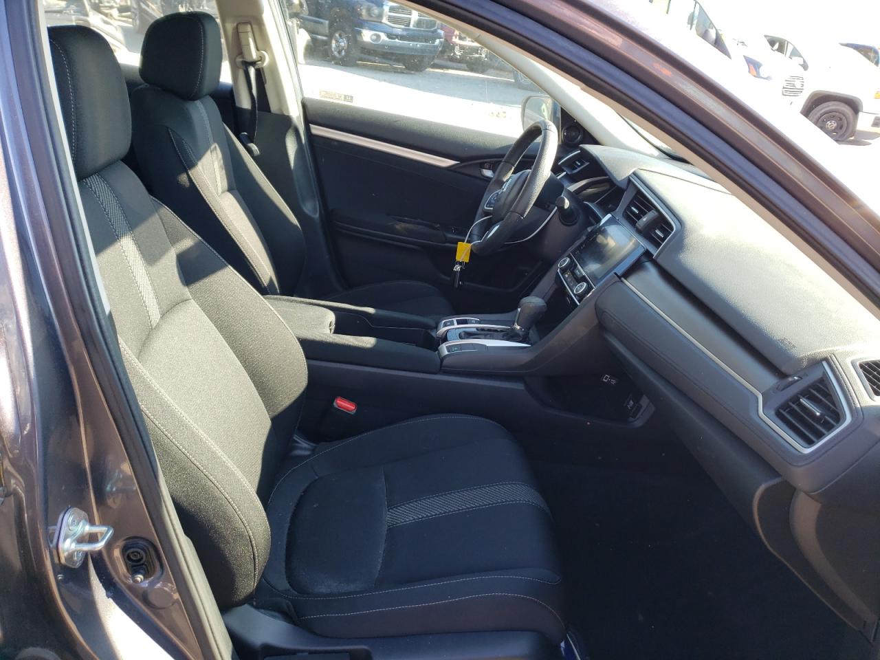 Photo 5 from auction – 2018 HONDA CIVIC EX with VIN 19XFC2F72JE041269