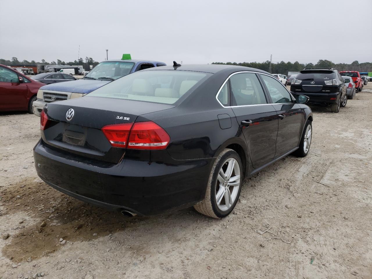 Photo 4 from auction – 2012 VOLKSWAGEN PASSAT SE with VIN 1VWBM7A38CC073969