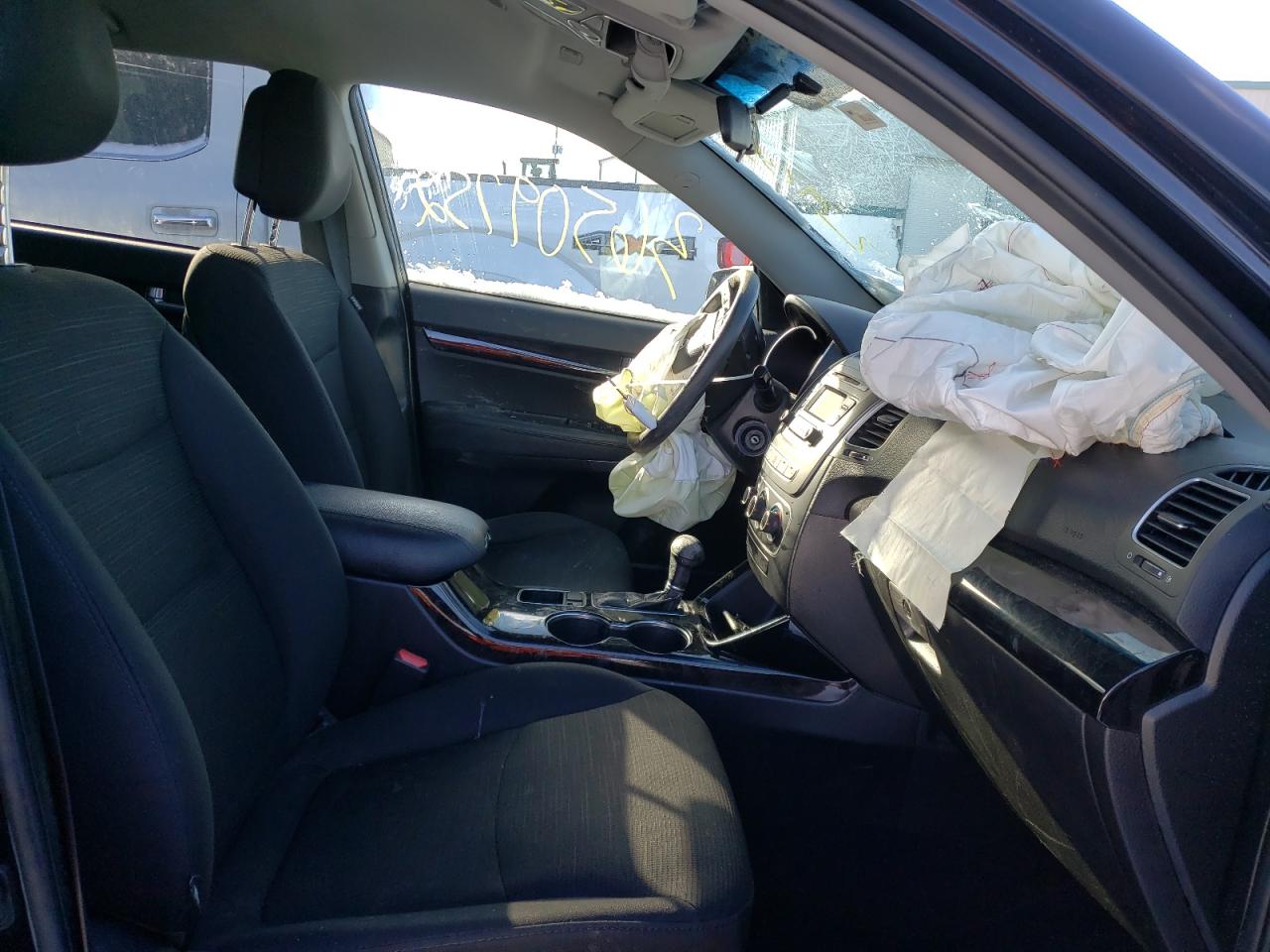 Photo 5 from auction – 2014 KIA SORENTO LX with VIN 5XYKT3A67EG522422