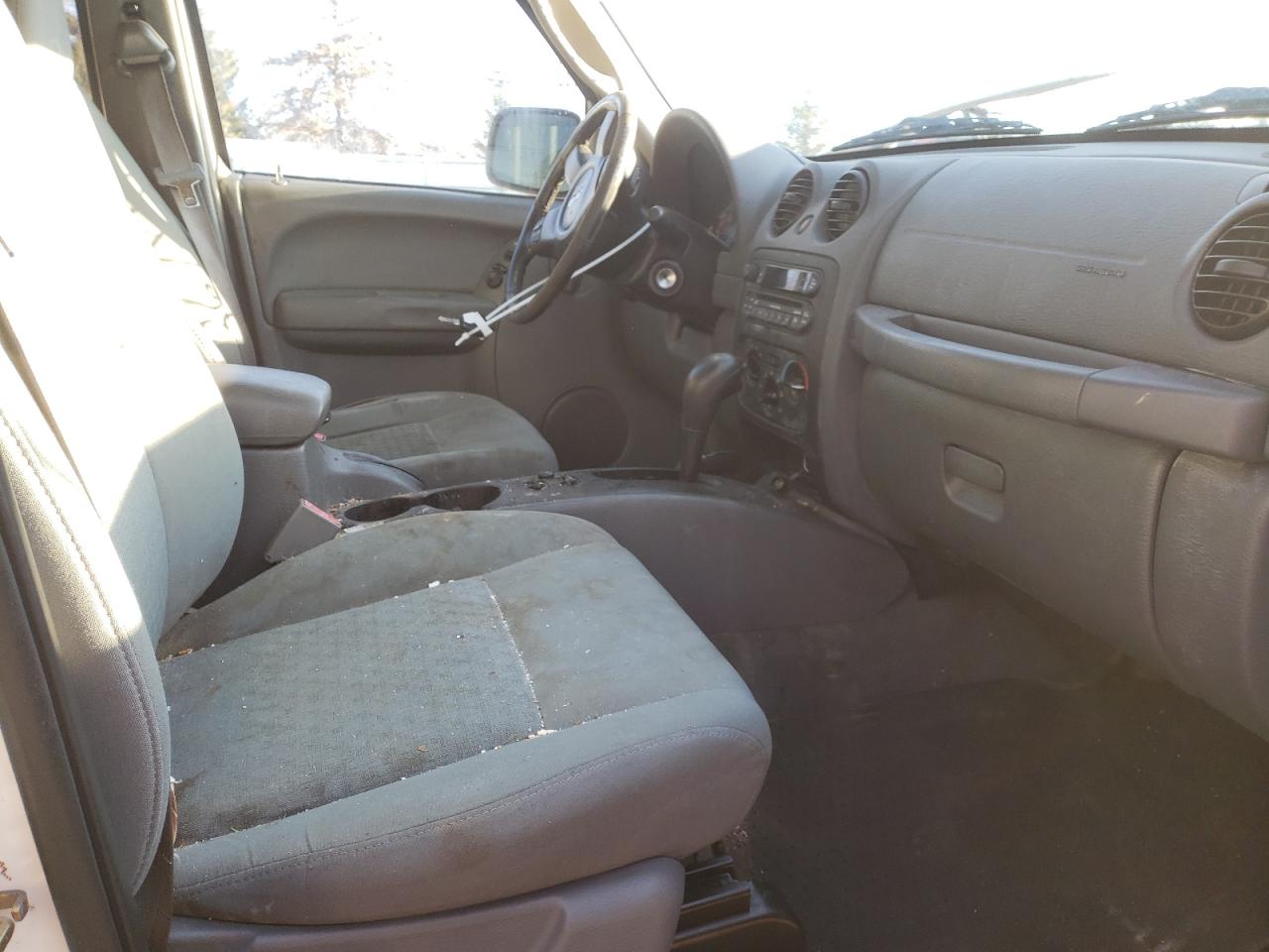 Photo 5 from auction – 2005 JEEP LIBERTY SP with VIN 1J4GL48K75W507740