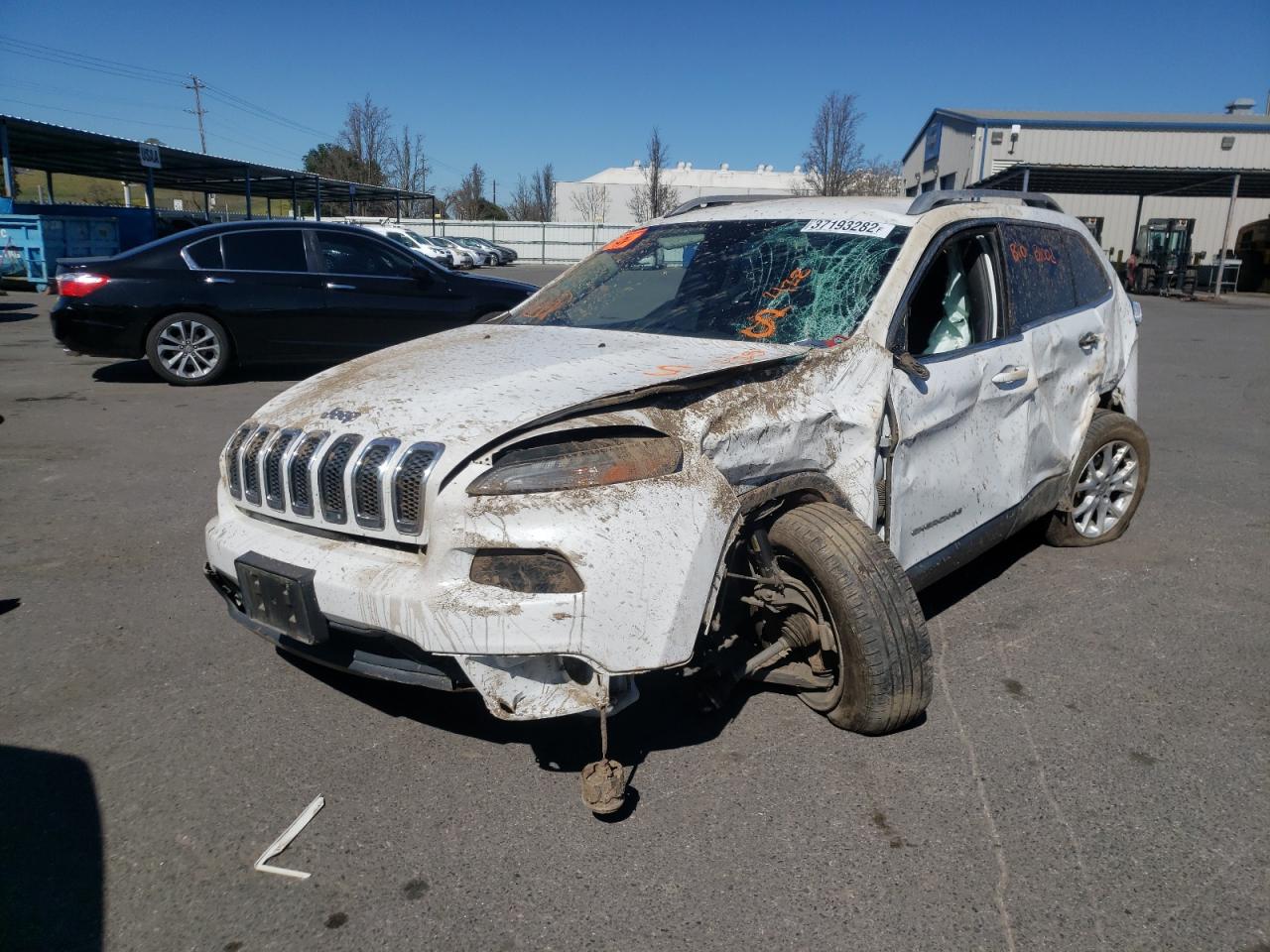 Photo 2 from auction – 2015 JEEP CHEROKEE L with VIN 1C4PJLCB2FW790871