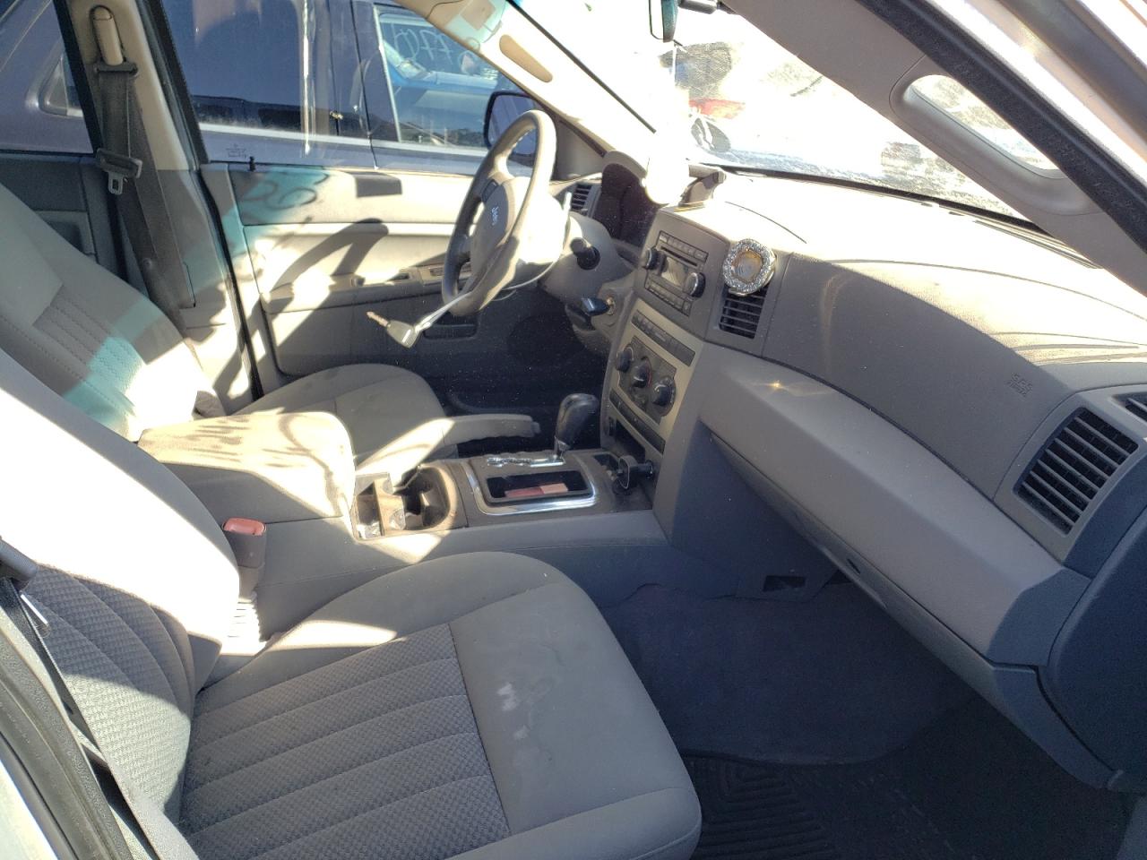Photo 5 from auction – 2006 JEEP GRAND CHER with VIN 1J4GR48K66C277738