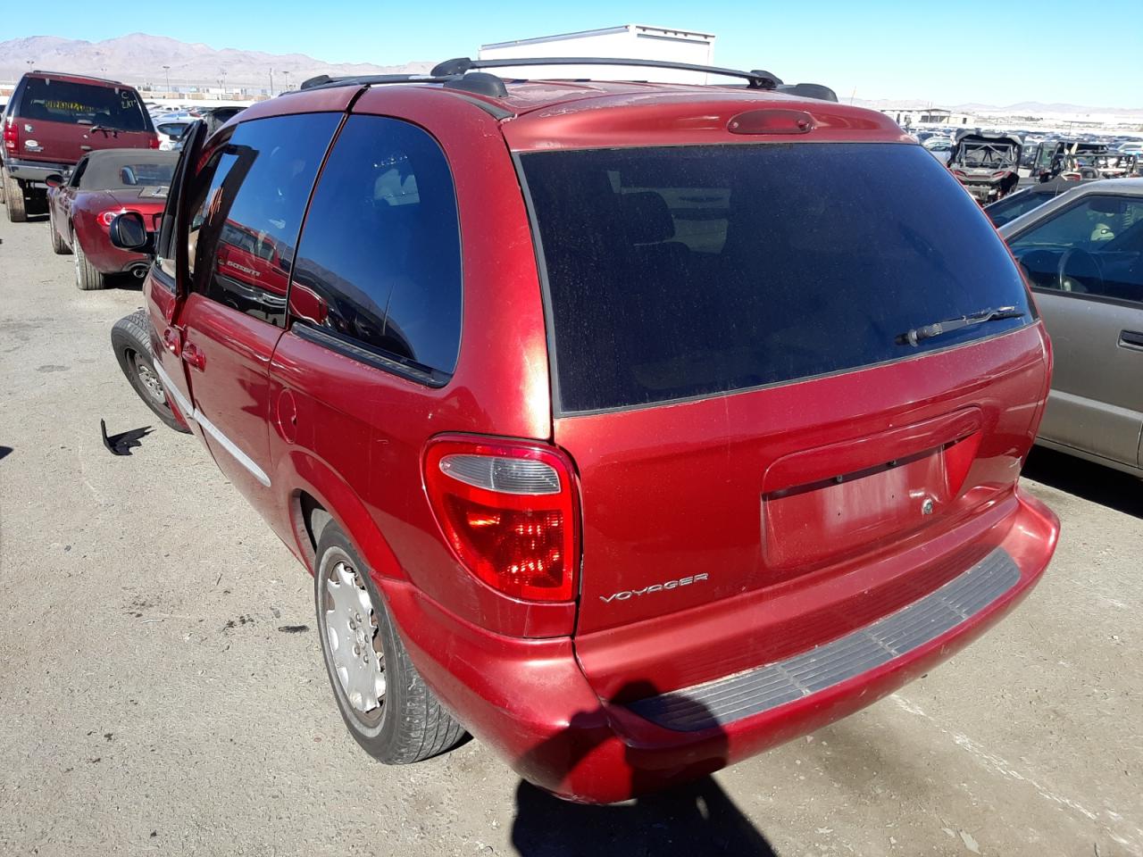 Photo 3 from auction – 2001 CHRYSLER VOYAGER LX with VIN 1C4GJ45341B125479