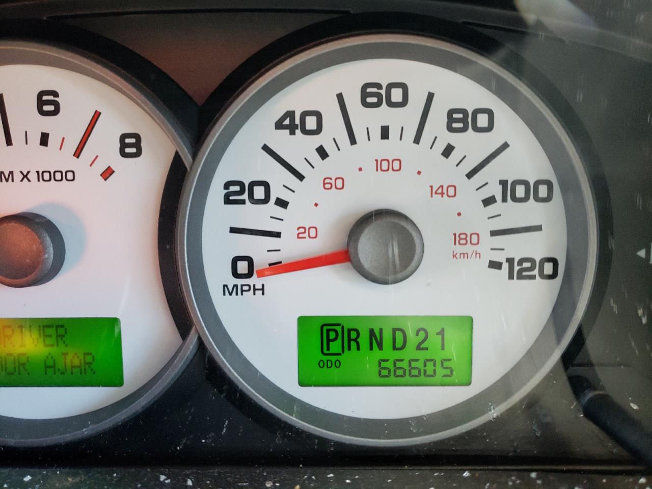 Photo 8 from auction – 2005 FORD ESCAPE LIM with VIN 1FMYU94125KA56379