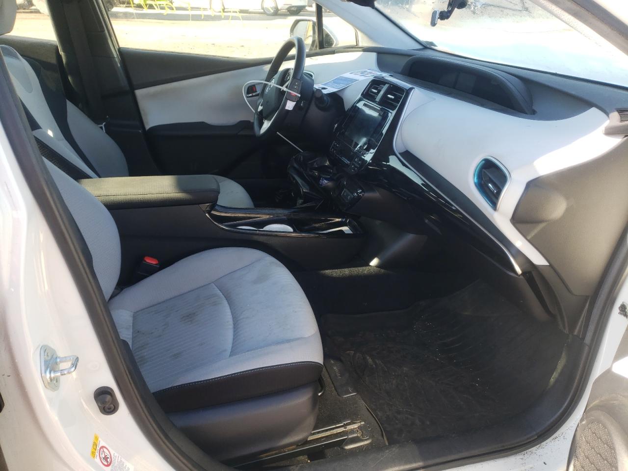 Photo 5 from auction – 2017 TOYOTA PRIUS with VIN JTDKARFU4H3536237