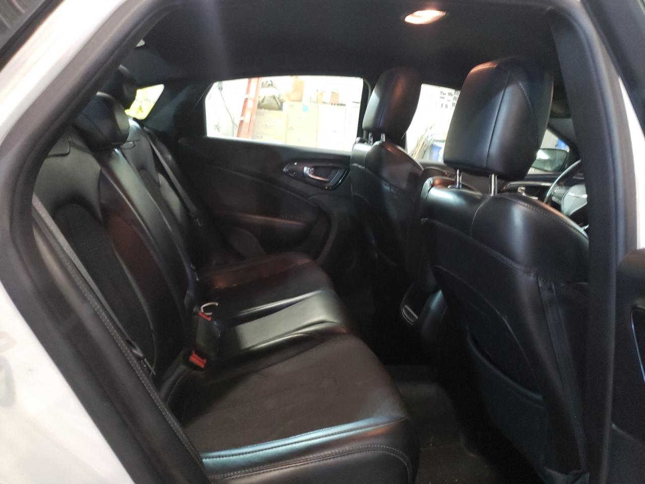 Photo 6 from auction – 2015 CHRYSLER 200 S with VIN 1C3CCCBB1FN682374