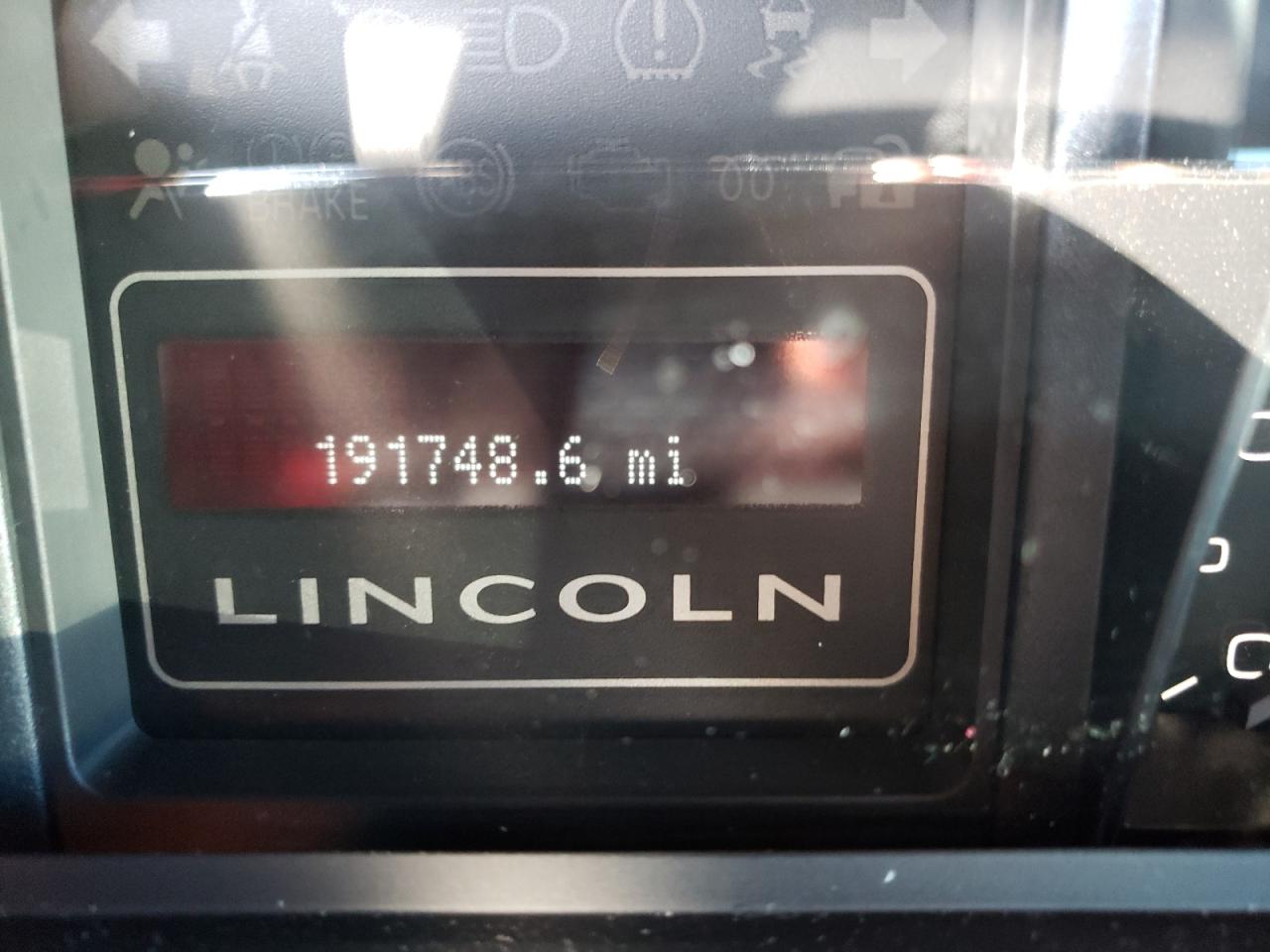 Photo 8 from auction – 2011 LINCOLN NAVIGATOR with VIN 5LMJJ2J53BEJ06769