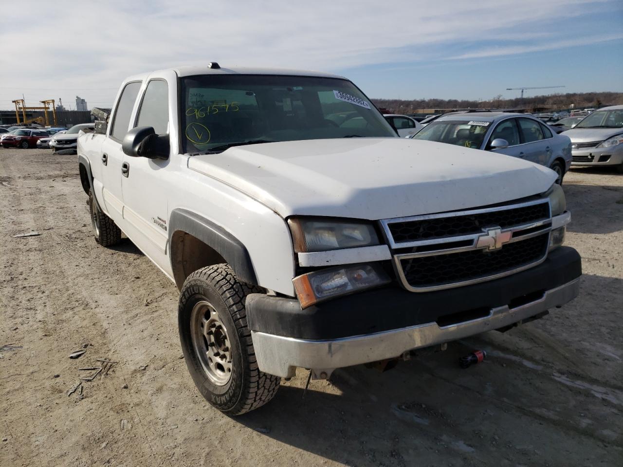 CHEVROLET SILVERADO 2005 with VIN 1GCHC23205F961575 - Photo from auction