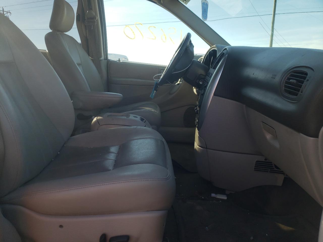 Photo 5 from auction – 2007 CHRYSLER TOWN & COU with VIN 2A4GP54L47R274470