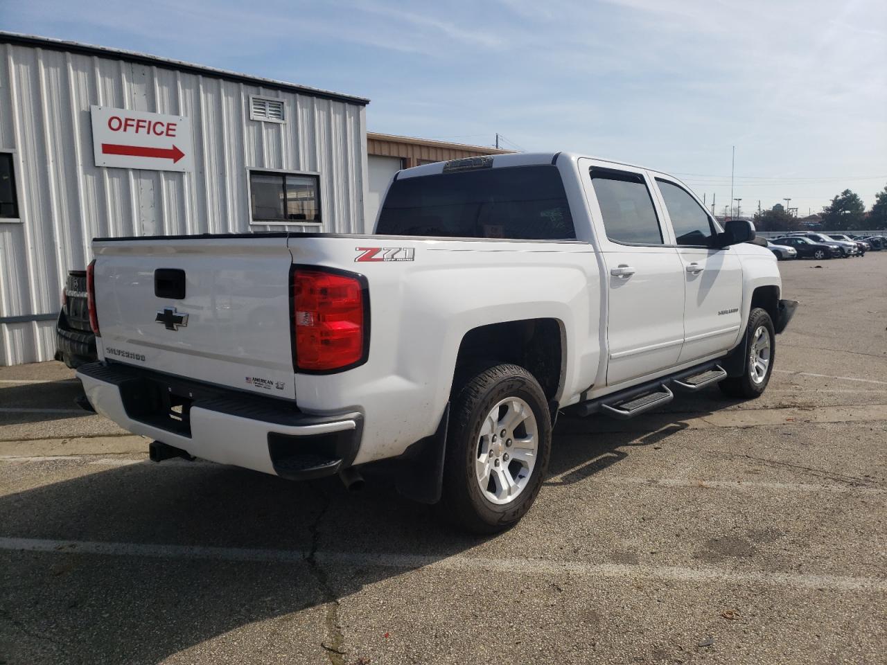 Photo 4 from auction – 2018 CHEVROLET SILVERADO with VIN 3GCUKREC0JG354083