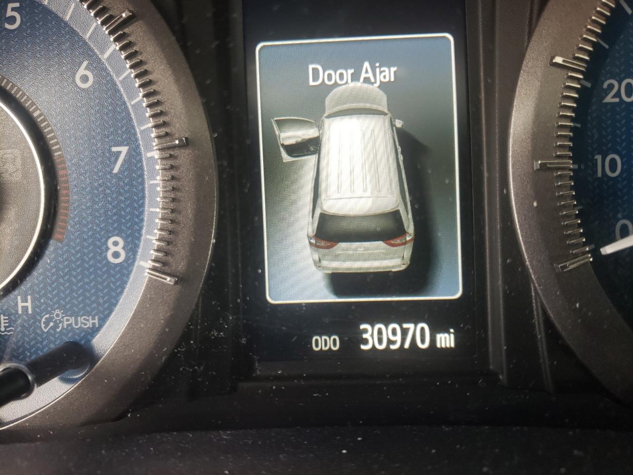 Photo 8 from auction – 2017 TOYOTA SIENNA XLE with VIN 5TDDZ3DC3HS173288