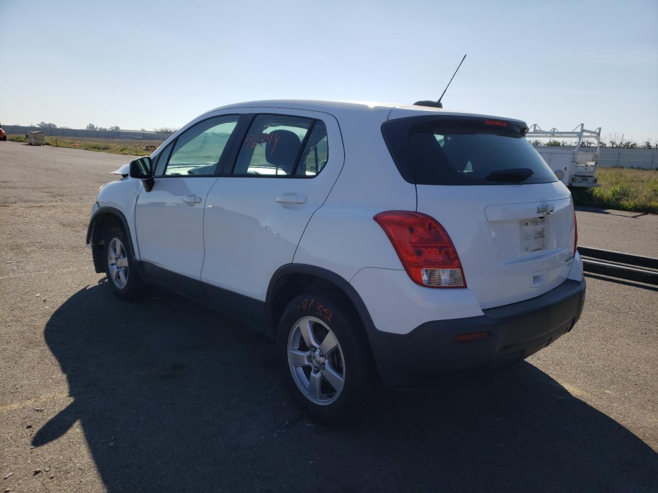 Photo 3 from auction – 2015 CHEVROLET TRAX 1LS with VIN KL7CJPSB5FB064773