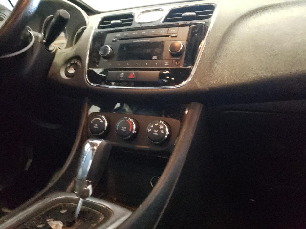 Photo 9 from auction – 2014 CHRYSLER 200 LX with VIN 1C3CCBAB4EN211507