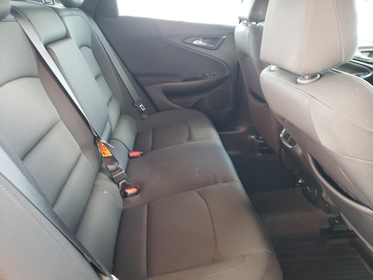 Photo 6 from auction – 2018 CHEVROLET MALIBU LT with VIN 1G1ZD5ST6JF209850