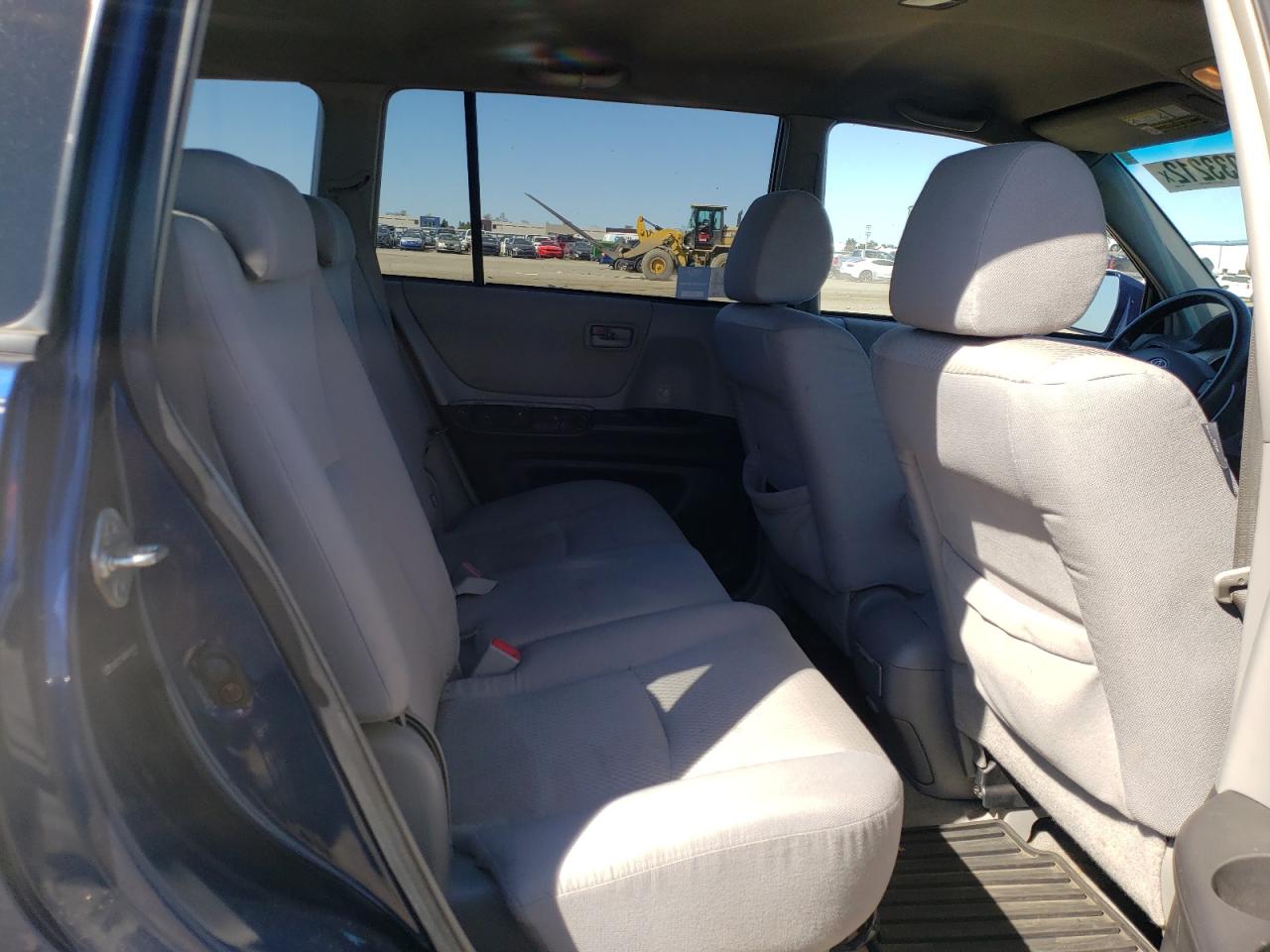 Photo 6 from auction – 2004 TOYOTA HIGHLANDER with VIN JTEEP21A340049070