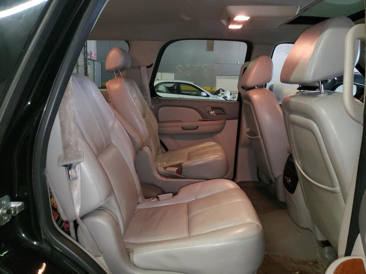 Zdjęcie 6 z aukcji – 2007 GMC YUKON z VIN 1GKFK13067J112896