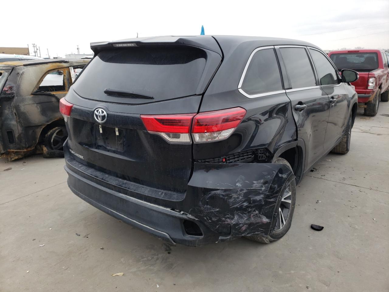 Photo 4 from auction – 2019 TOYOTA HIGHLANDER with VIN 5TDZARFH7KS058306